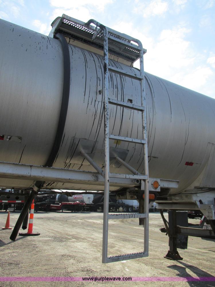 image for item AW9804 1976 Fruehauf aluminum insulated tanker trailer