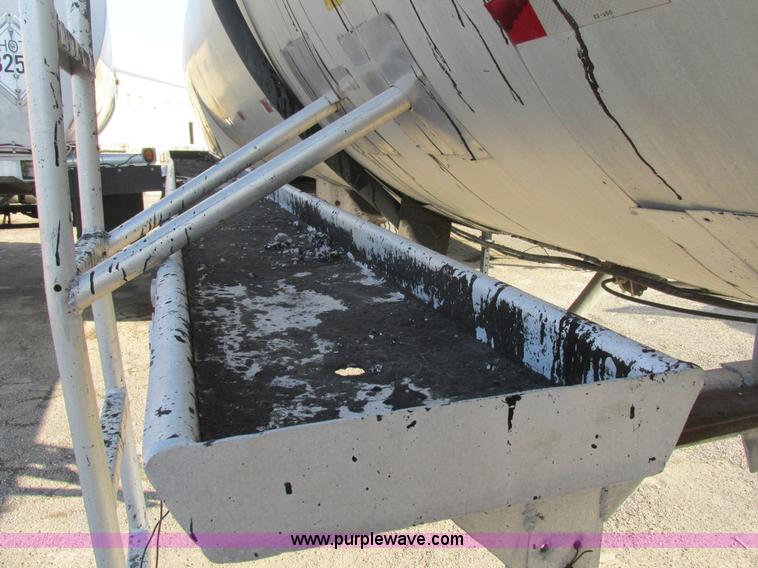 image for item AW9804 1976 Fruehauf aluminum insulated tanker trailer