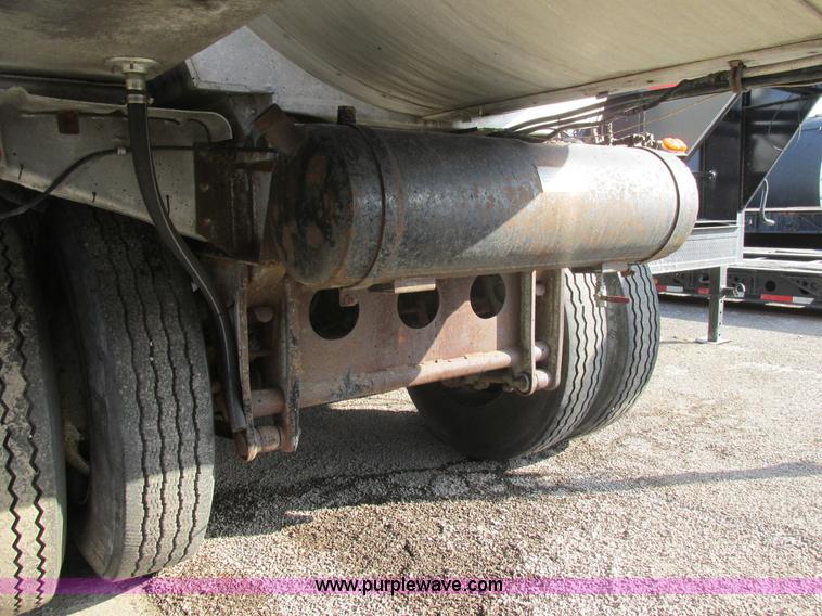 image for item AW9804 1976 Fruehauf aluminum insulated tanker trailer