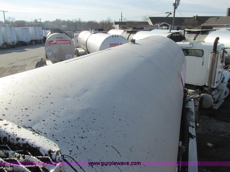 image for item AW9804 1976 Fruehauf aluminum insulated tanker trailer