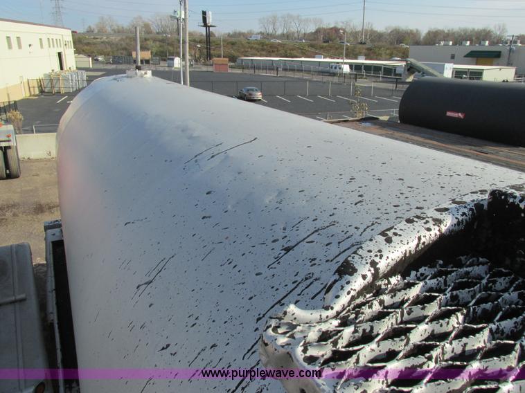 image for item AW9804 1976 Fruehauf aluminum insulated tanker trailer