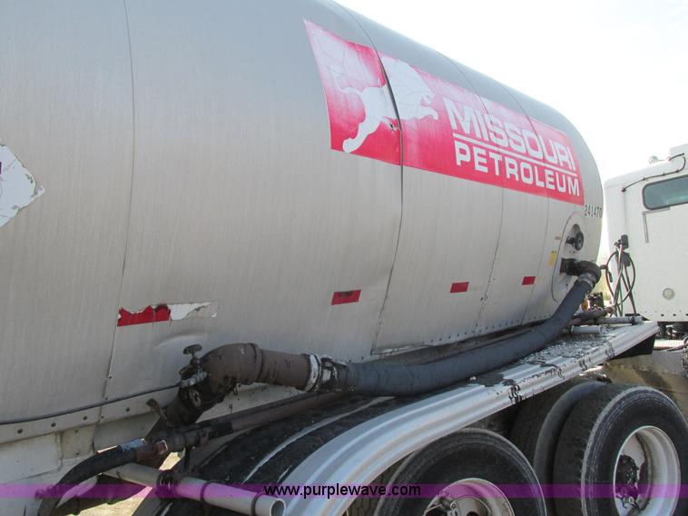 image for item AW9804 1976 Fruehauf aluminum insulated tanker trailer