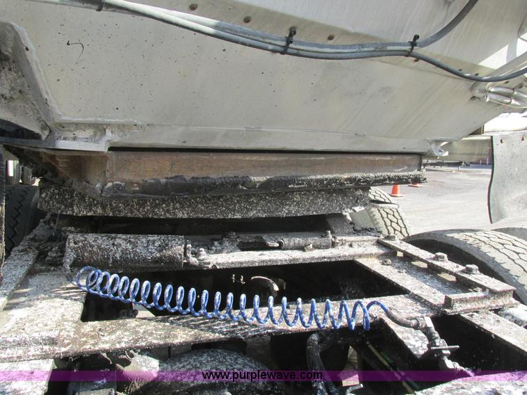 image for item AW9804 1976 Fruehauf aluminum insulated tanker trailer