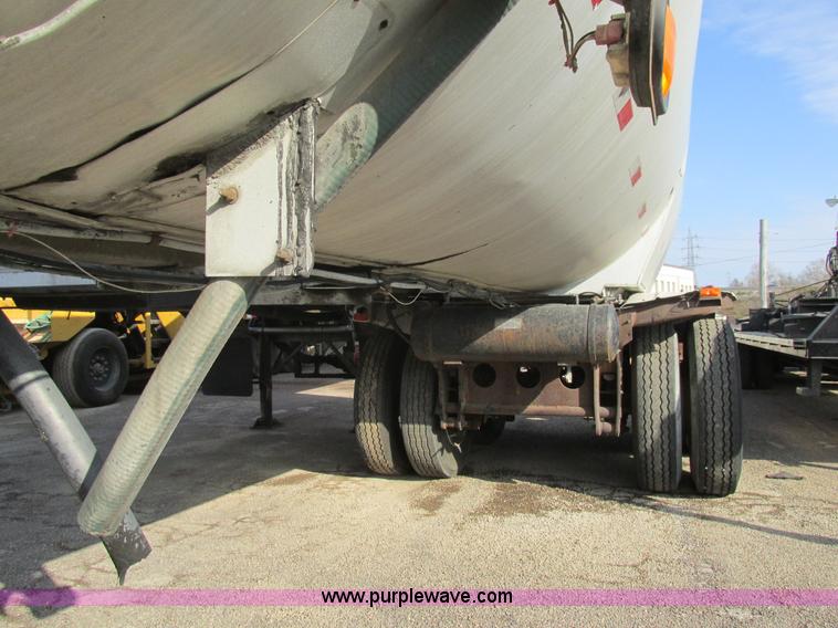 image for item AW9804 1976 Fruehauf aluminum insulated tanker trailer