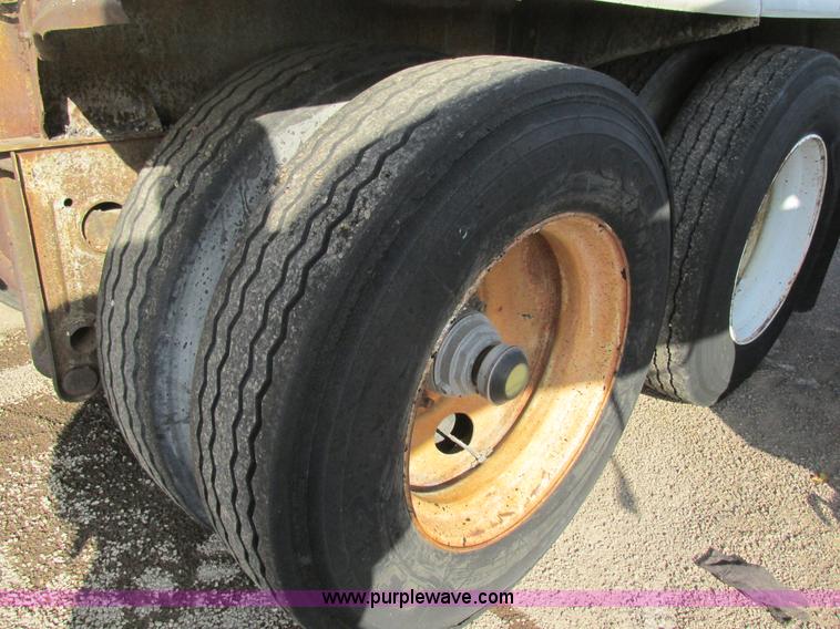 image for item AW9804 1976 Fruehauf aluminum insulated tanker trailer