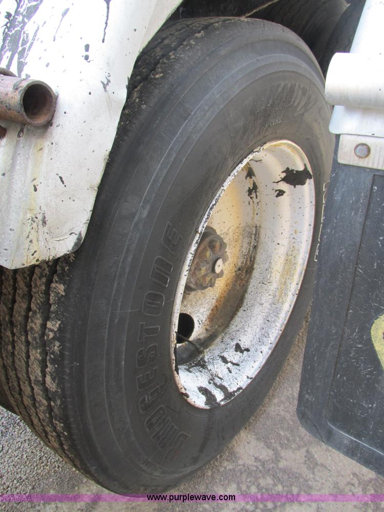 image for item AW9804 1976 Fruehauf aluminum insulated tanker trailer