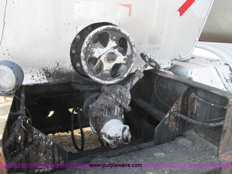 image for item AW9804 1976 Fruehauf aluminum insulated tanker trailer