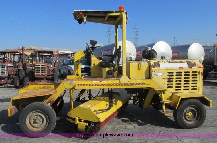 image for item AW9805 2005 Superior DT80J broom