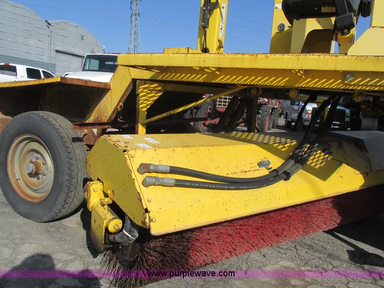 image for item AW9805 2005 Superior DT80J broom