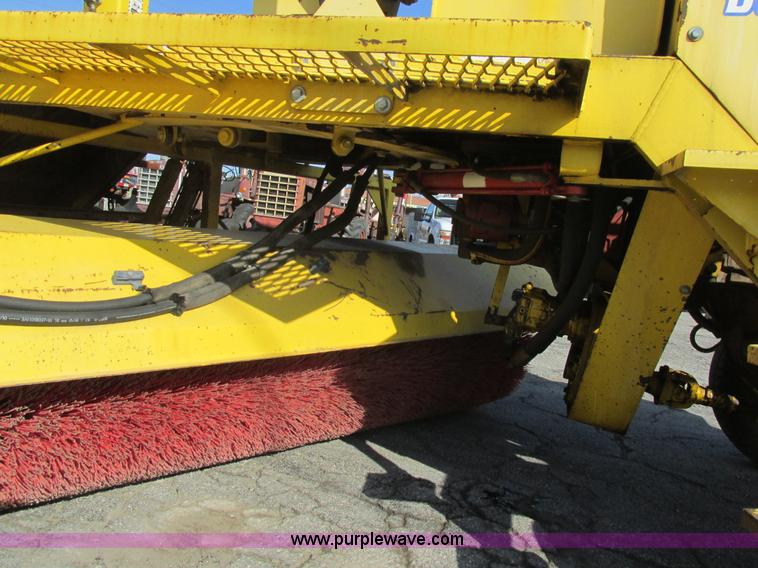 image for item AW9805 2005 Superior DT80J broom