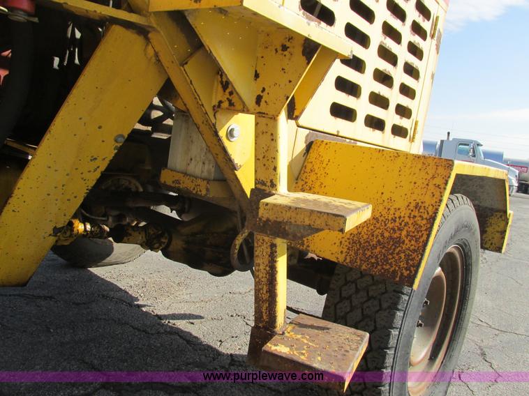 image for item AW9805 2005 Superior DT80J broom