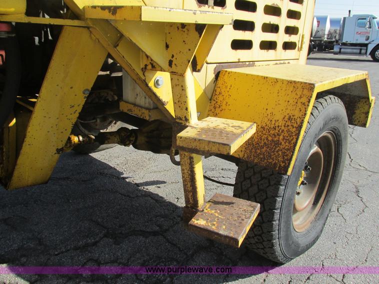 image for item AW9805 2005 Superior DT80J broom