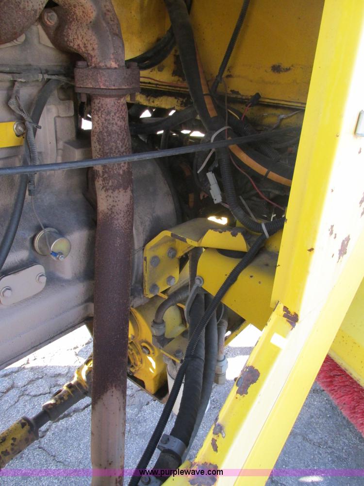 image for item AW9805 2005 Superior DT80J broom