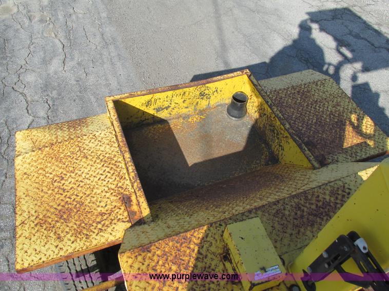 image for item AW9805 2005 Superior DT80J broom