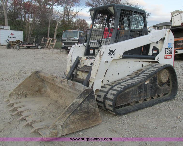 image for item AW9820 2006 Bobcat T250 skid steer