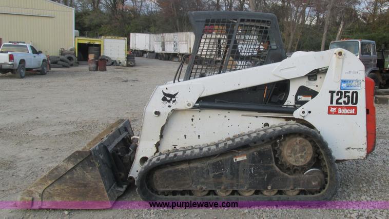 image for item AW9820 2006 Bobcat T250 skid steer