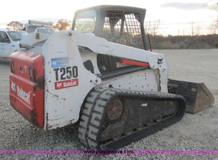 image for item AW9820 2006 Bobcat T250 skid steer
