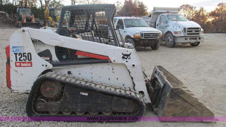 image for item AW9820 2006 Bobcat T250 skid steer