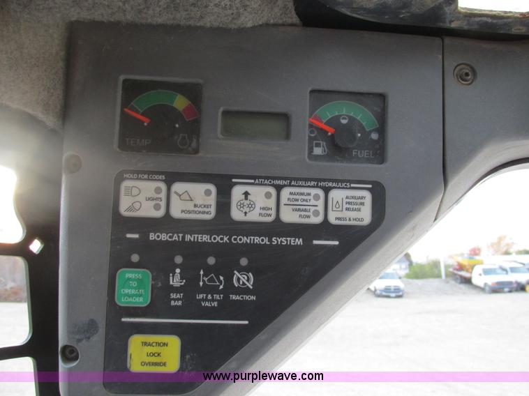 image for item AW9820 2006 Bobcat T250 skid steer