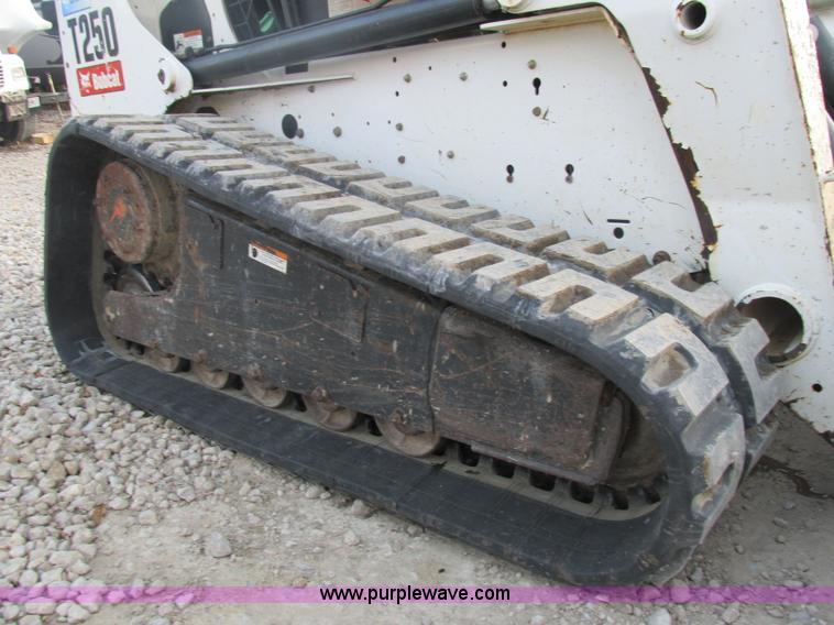 image for item AW9820 2006 Bobcat T250 skid steer