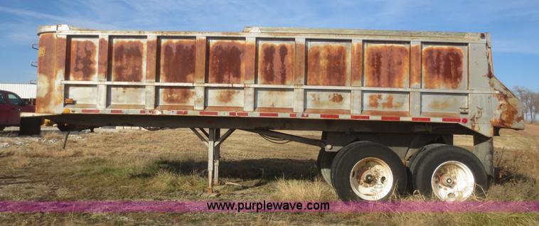 image for item D2220 1985 Hilbilt 24' end dump trailer