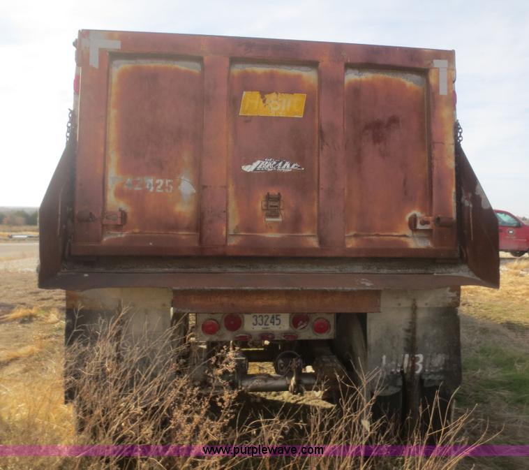 image for item D2220 1985 Hilbilt 24' end dump trailer