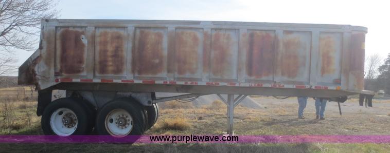 image for item D2220 1985 Hilbilt 24' end dump trailer