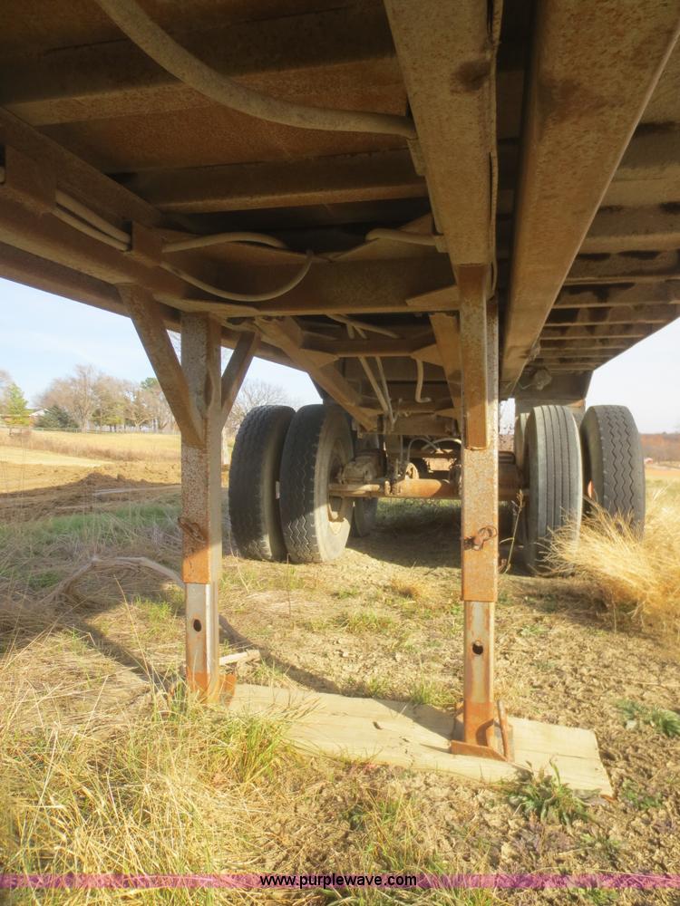 image for item D2220 1985 Hilbilt 24' end dump trailer