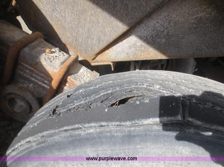 image for item D2220 1985 Hilbilt 24' end dump trailer