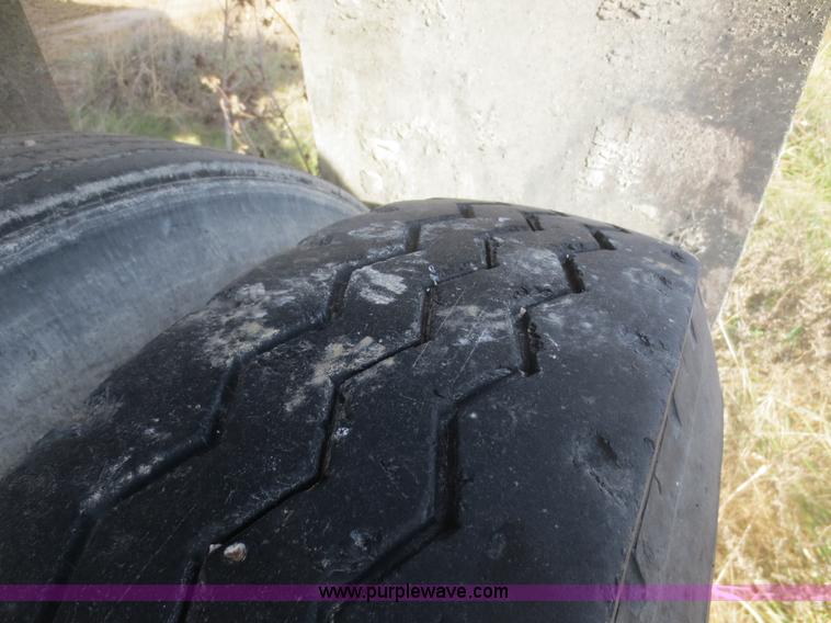 image for item D2220 1985 Hilbilt 24' end dump trailer