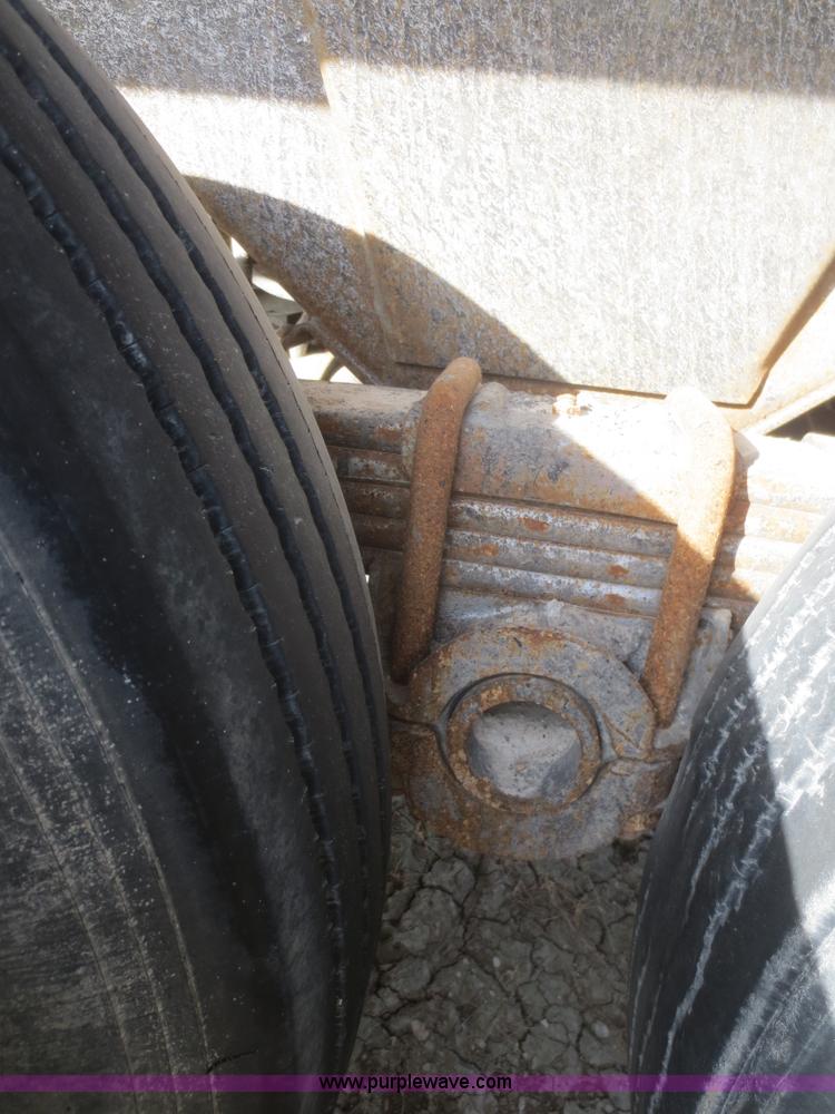 image for item D2220 1985 Hilbilt 24' end dump trailer