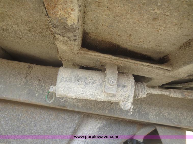 image for item D2220 1985 Hilbilt 24' end dump trailer