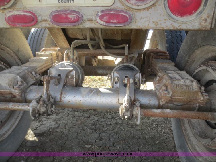 image for item D2220 1985 Hilbilt 24' end dump trailer