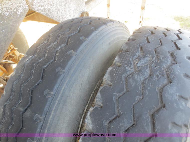 image for item D2220 1985 Hilbilt 24' end dump trailer