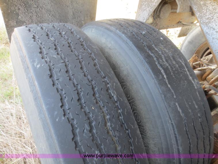 image for item D2220 1985 Hilbilt 24' end dump trailer