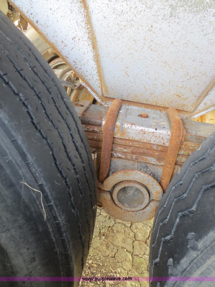 image for item D2220 1985 Hilbilt 24' end dump trailer