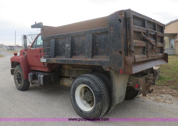 image for item D2229 1987 Ford F700 dump truck