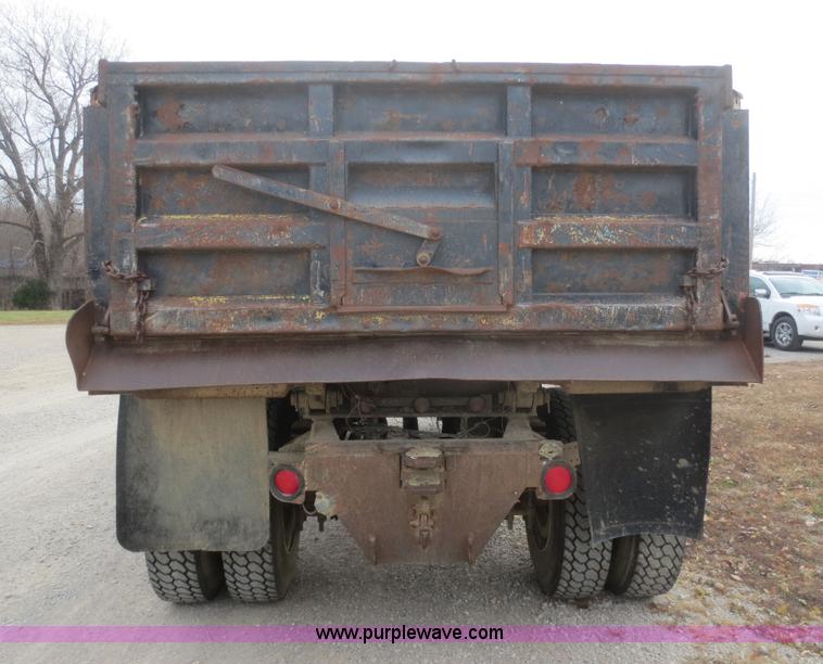 image for item D2229 1987 Ford F700 dump truck