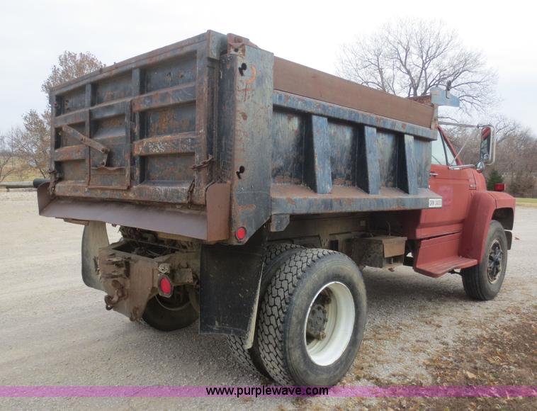 image for item D2229 1987 Ford F700 dump truck