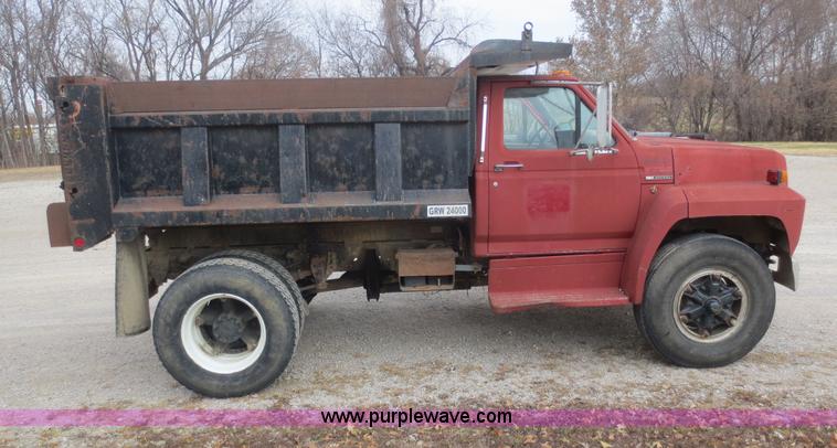 image for item D2229 1987 Ford F700 dump truck