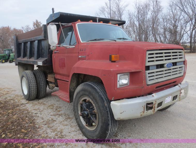 image for item D2229 1987 Ford F700 dump truck