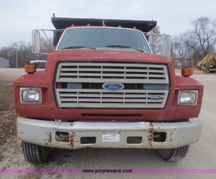 image for item D2229 1987 Ford F700 dump truck