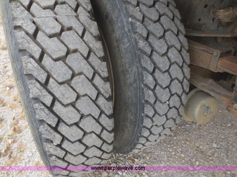 image for item D2229 1987 Ford F700 dump truck