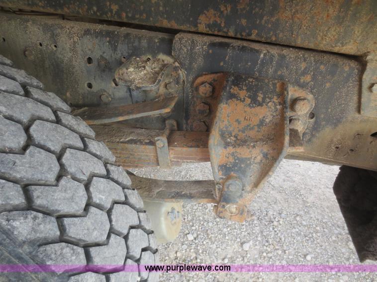 image for item D2229 1987 Ford F700 dump truck