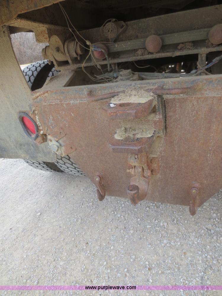 image for item D2229 1987 Ford F700 dump truck