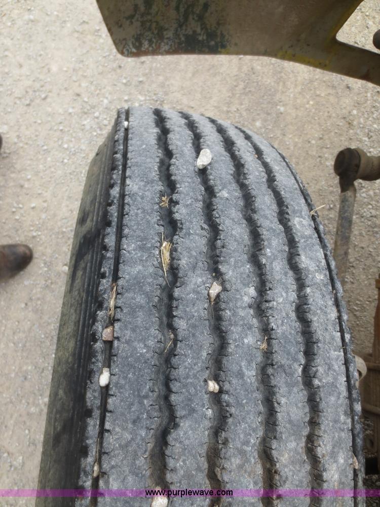 image for item D2229 1987 Ford F700 dump truck