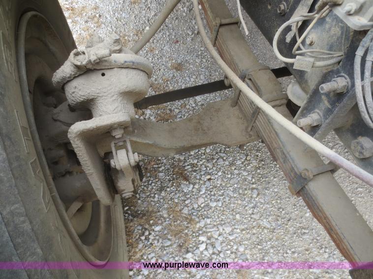 image for item D2229 1987 Ford F700 dump truck