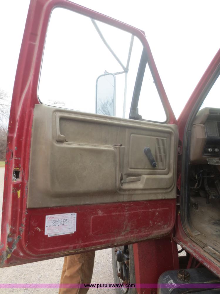 image for item D2229 1987 Ford F700 dump truck