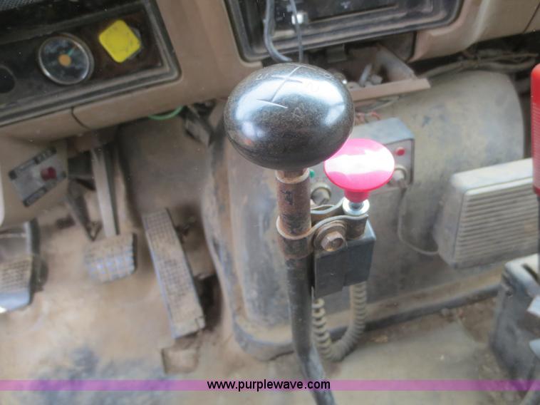 image for item D2229 1987 Ford F700 dump truck