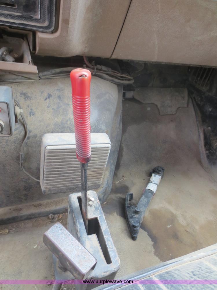 image for item D2229 1987 Ford F700 dump truck